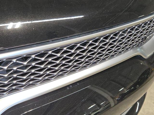 Photo of 2022 DB Black Clearcoat Dodge Durango