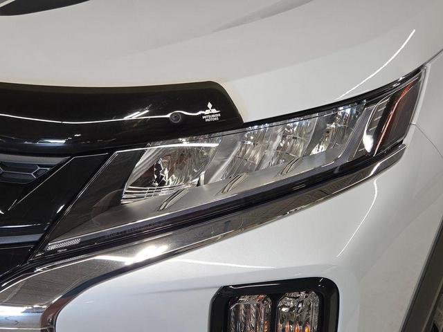 Photo of 2024 White Diamond Mitsubishi Outlander Sport