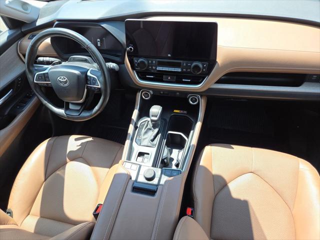 Photo of 2024 Ruby Flare Pearl Toyota Grand Highlander