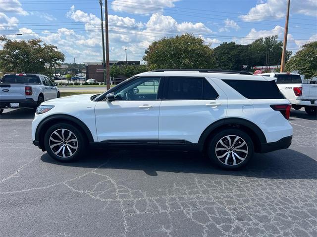 Photo of 2025 White Metallic Ford Explorer