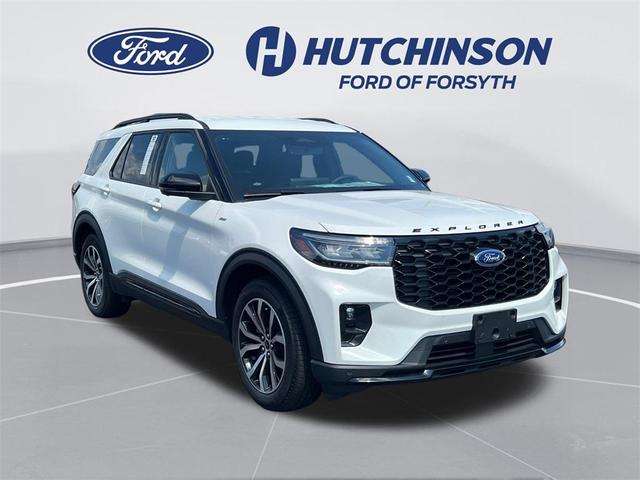 Photo of 2025 White Metallic Ford Explorer