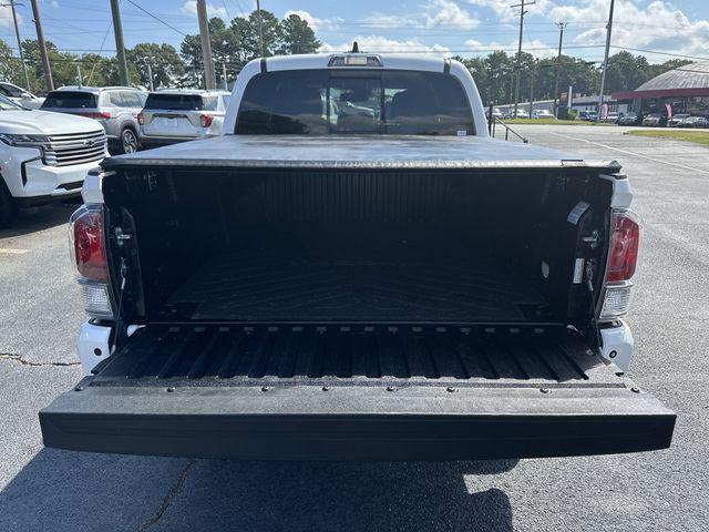 Photo of 2021 Super White Toyota Tacoma