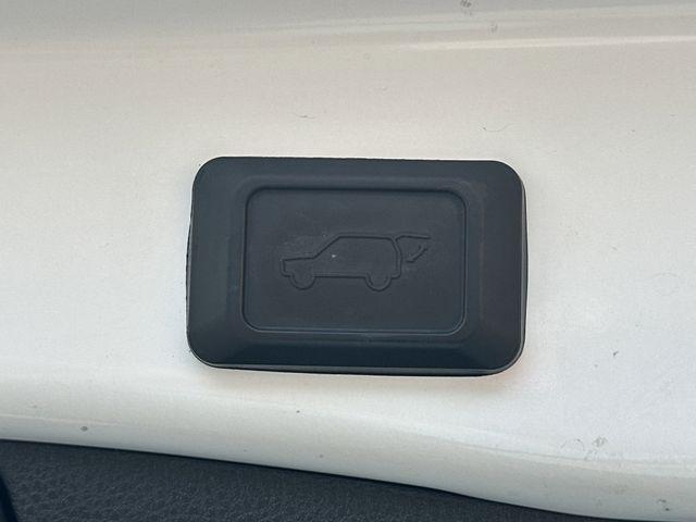 Photo of 2024 Ice Cap Toyota RAV4