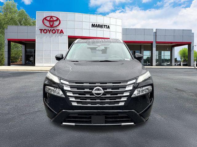 Photo of 2024 Super Black Nissan Rogue