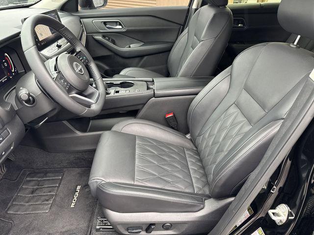 Photo of 2024 Super Black Nissan Rogue