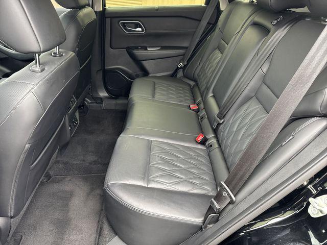 Photo of 2024 Super Black Nissan Rogue