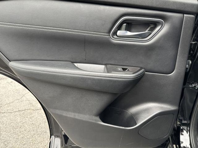 Photo of 2024 Super Black Nissan Rogue