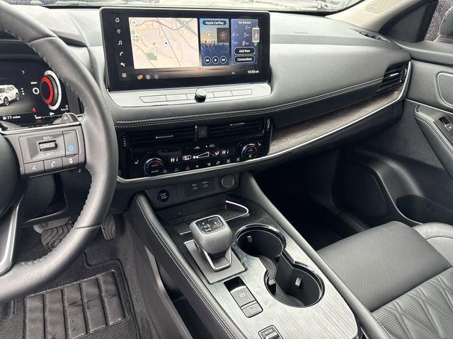 Photo of 2024 Super Black Nissan Rogue
