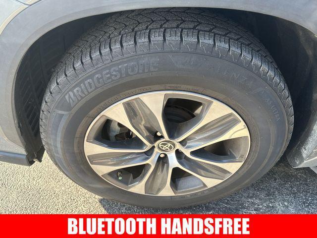 Photo of 2022 Moon Dust Toyota Highlander