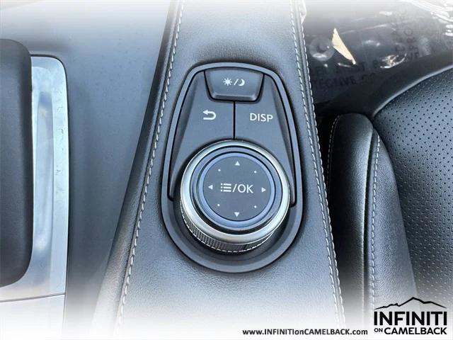 Photo of 2025 Radiant White INFINITI QX50