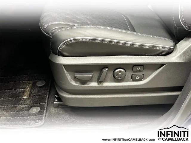 Photo of 2025 Black Obsidian/Grand Blue INFINITI QX80
