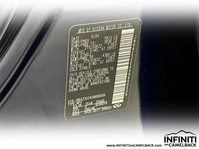 Photo of 2025 Black Obsidian/Grand Blue INFINITI QX80