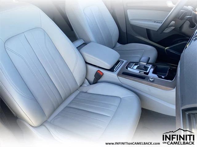 Photo of 2022 Florett Silver Metallic Audi Q5