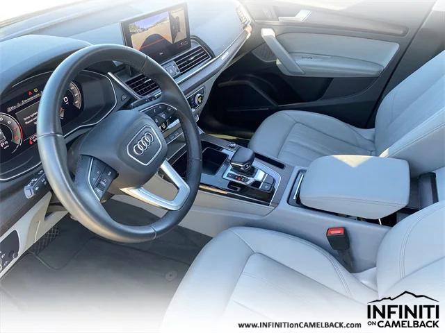 Photo of 2022 Florett Silver Metallic Audi Q5