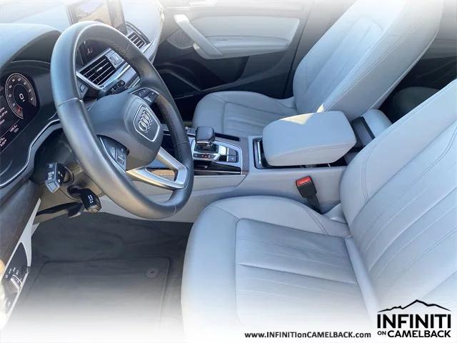 Photo of 2022 Florett Silver Metallic Audi Q5