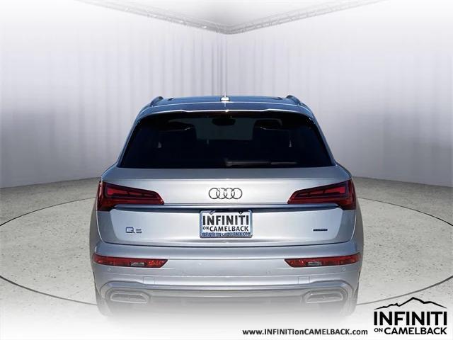 Photo of 2022 Florett Silver Metallic Audi Q5