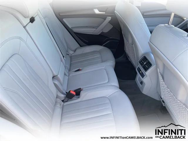 Photo of 2022 Florett Silver Metallic Audi Q5