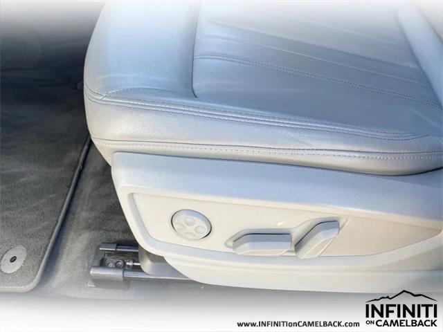 Photo of 2022 Florett Silver Metallic Audi Q5