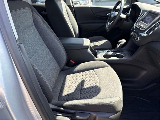 Photo of 2022 Silver Ice Metallic Chevrolet Equinox