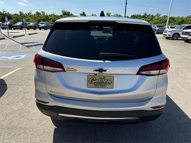 Photo of 2022 Silver Ice Metallic Chevrolet Equinox