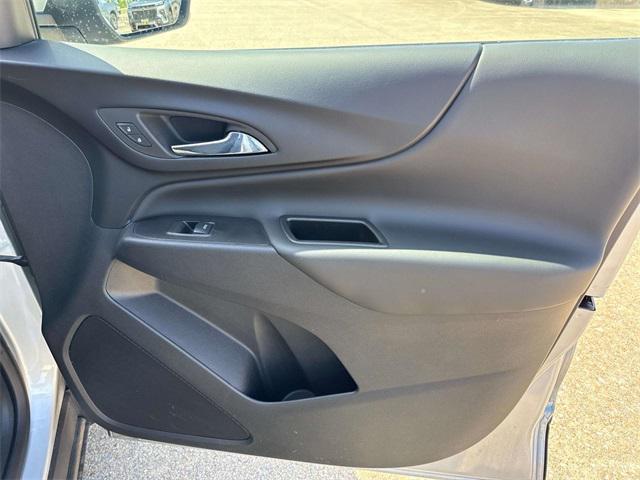 Photo of 2022 Silver Ice Metallic Chevrolet Equinox