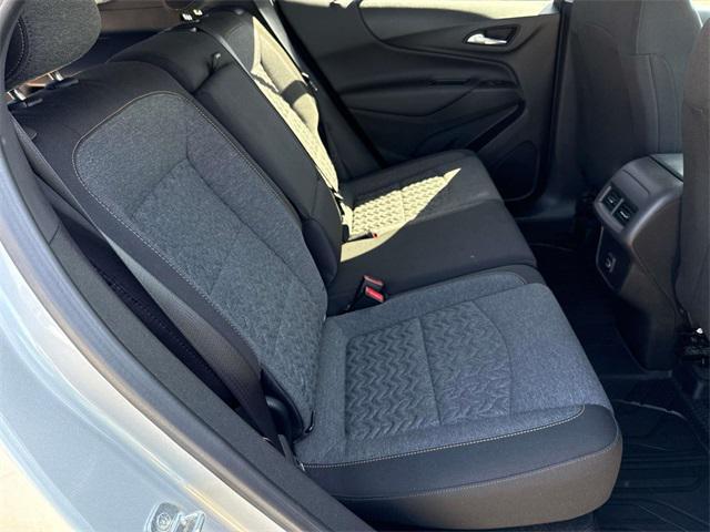 Photo of 2022 Silver Ice Metallic Chevrolet Equinox