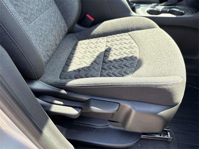 Photo of 2022 Silver Ice Metallic Chevrolet Equinox