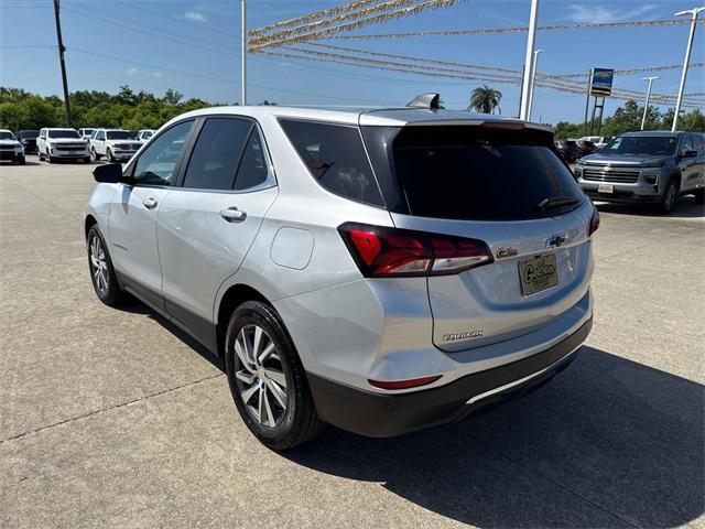 Photo of 2022 Silver Ice Metallic Chevrolet Equinox