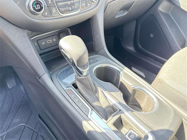 Photo of 2022 Silver Ice Metallic Chevrolet Equinox