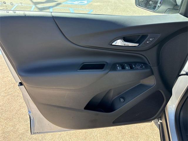 Photo of 2022 Silver Ice Metallic Chevrolet Equinox