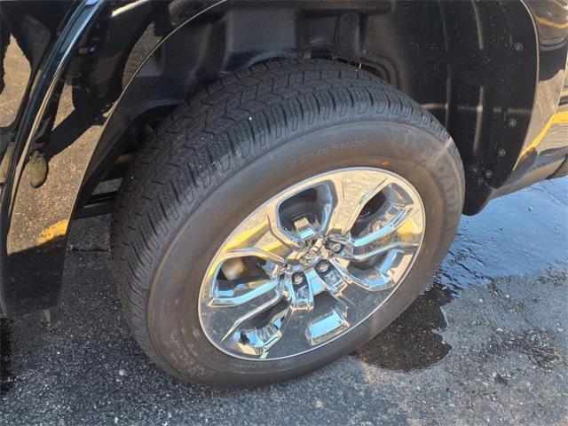 Photo of 2025 Diamond Black Crystal Pearlcoat RAM 1500
