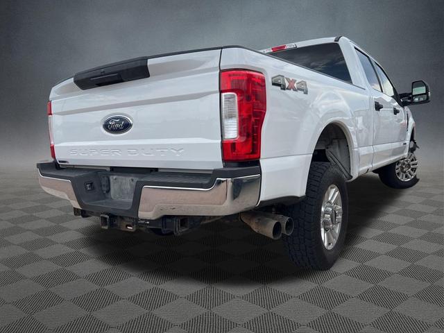 Photo of 2019 Oxford White Ford F-250