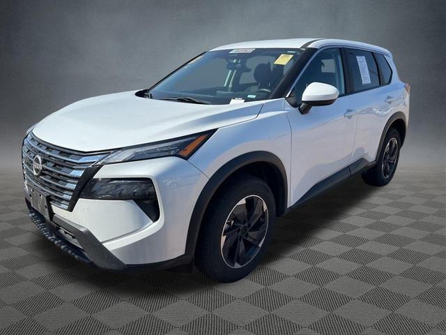 Photo of 2024 Everest White Pearl Nissan Rogue