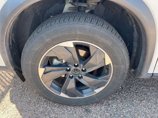 Photo of 2024 Everest White Pearl Nissan Rogue