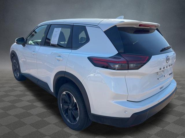 Photo of 2024 Everest White Pearl Nissan Rogue