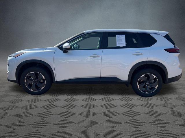 Photo of 2024 Everest White Pearl Nissan Rogue
