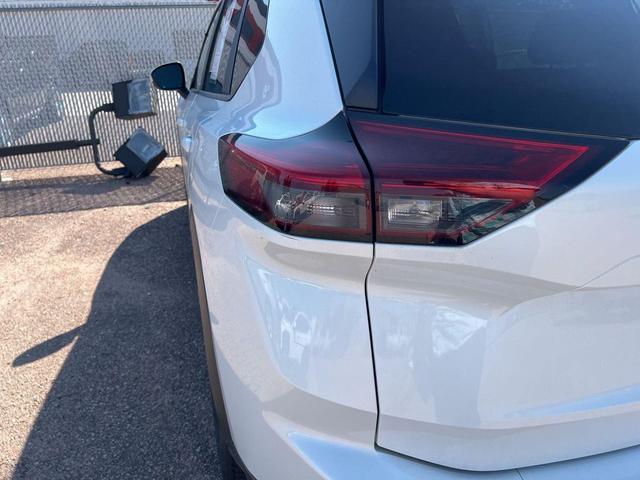 Photo of 2024 Everest White Pearl Nissan Rogue