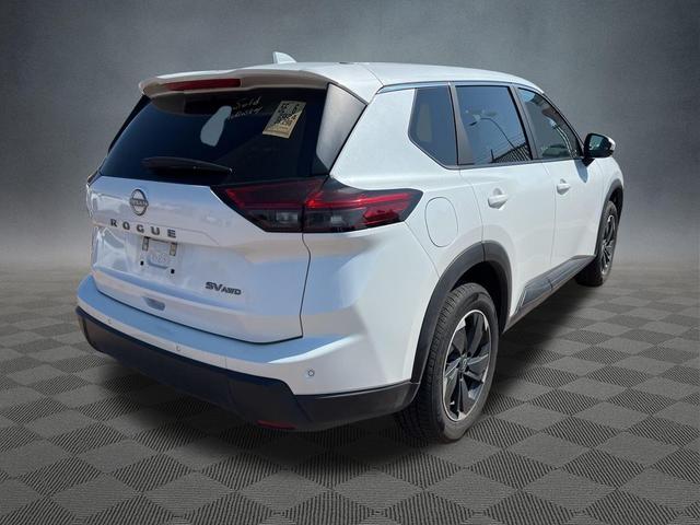 Photo of 2024 Everest White Pearl Nissan Rogue