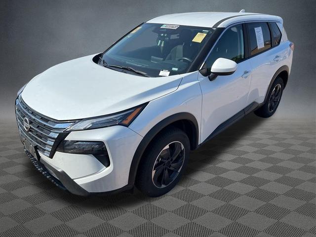Photo of 2024 Everest White Pearl Nissan Rogue