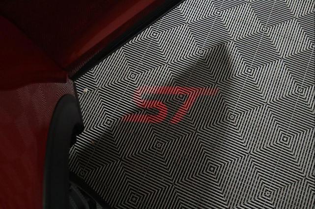 Photo of 2021 Rapid Red Metallic Tinted Clearcoat Ford Explorer