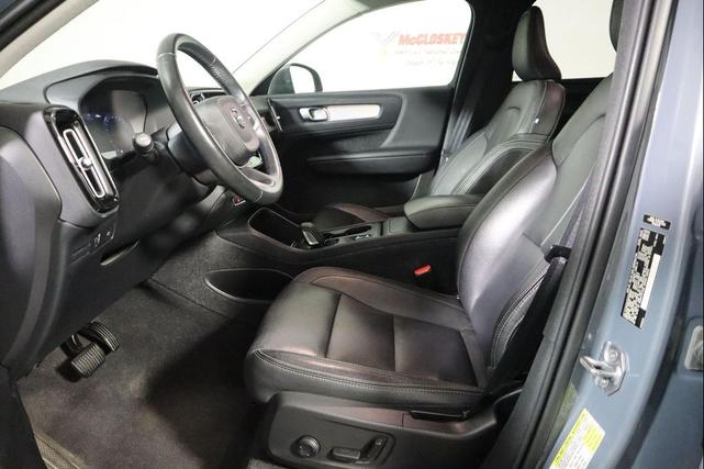 Photo of 2021 Thunder Grey Metallic Volvo XC40