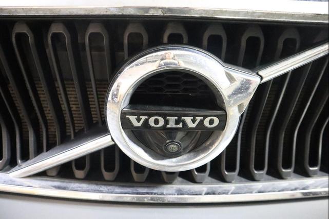 Photo of 2021 Thunder Grey Metallic Volvo XC40