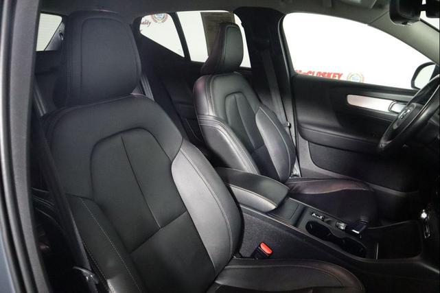 Photo of 2021 Thunder Grey Metallic Volvo XC40