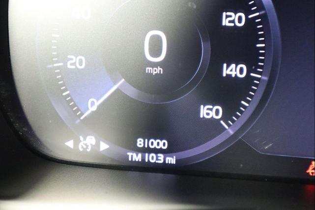 Photo of 2021 Thunder Grey Metallic Volvo XC40