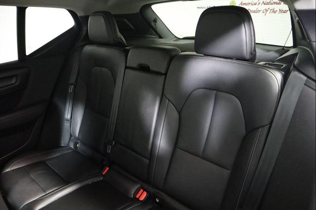 Photo of 2021 Thunder Grey Metallic Volvo XC40