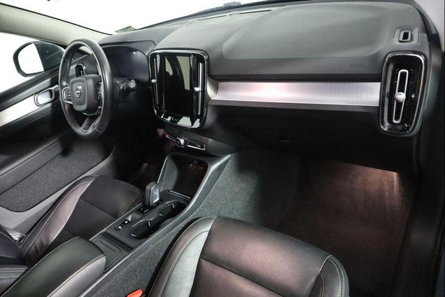 Photo of 2021 Thunder Grey Metallic Volvo XC40