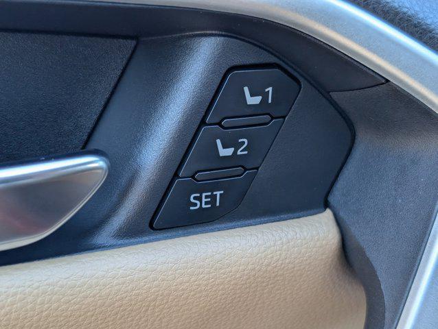 Photo of 2022 Black Toyota RAV4