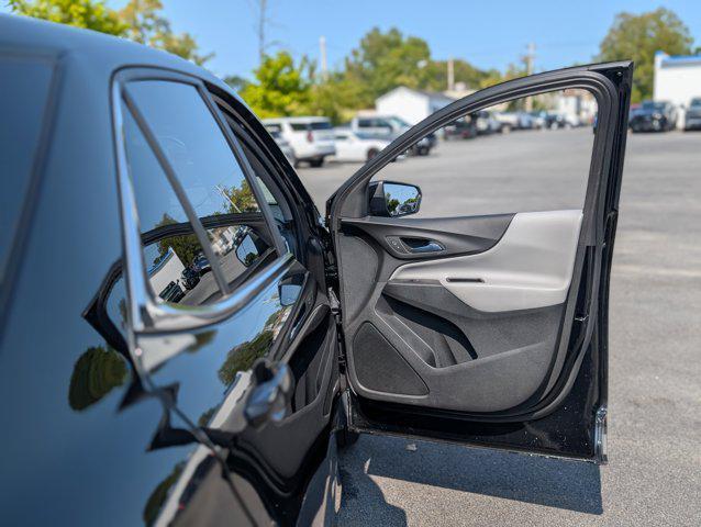Photo of 2023 Mosaic Black Metallic Chevrolet Equinox