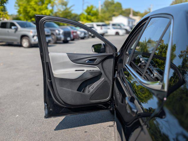 Photo of 2023 Mosaic Black Metallic Chevrolet Equinox