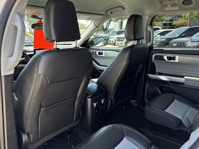 Photo of 2023 Star White Ford Explorer